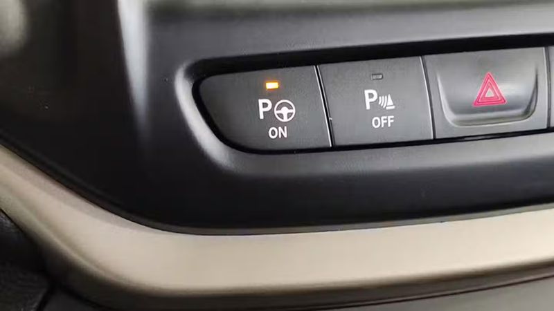 Jeep Cherokee • 2016 • 154,434 km 3