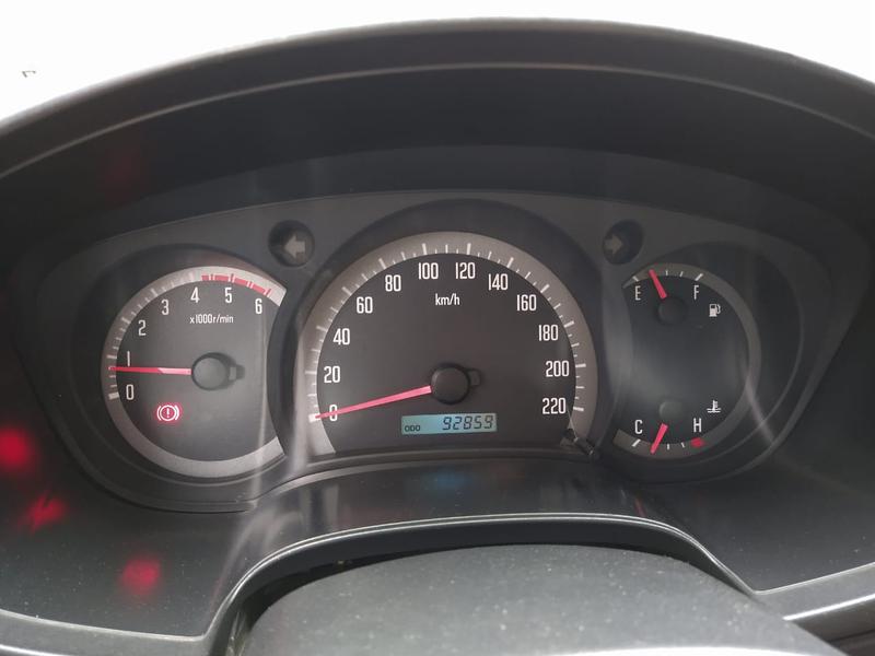 Chevrolet Luv • 2010 • 92,859 km 10