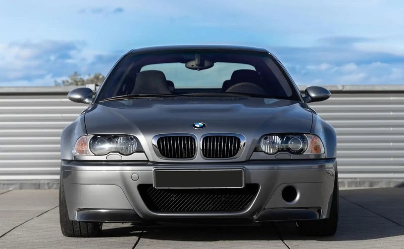 BMW M3 • 2003 • 118,000 km 1