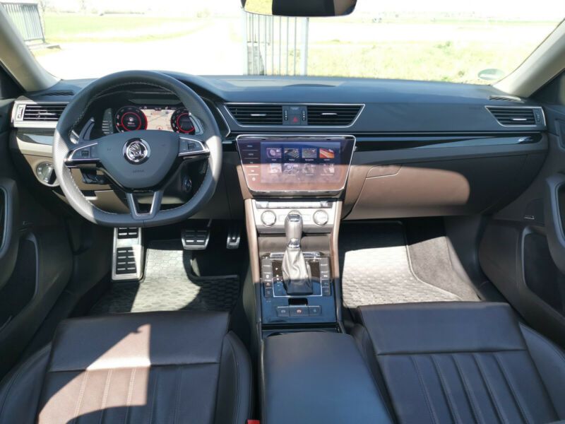 Škoda Superb • 2017 • 184,000 km 11