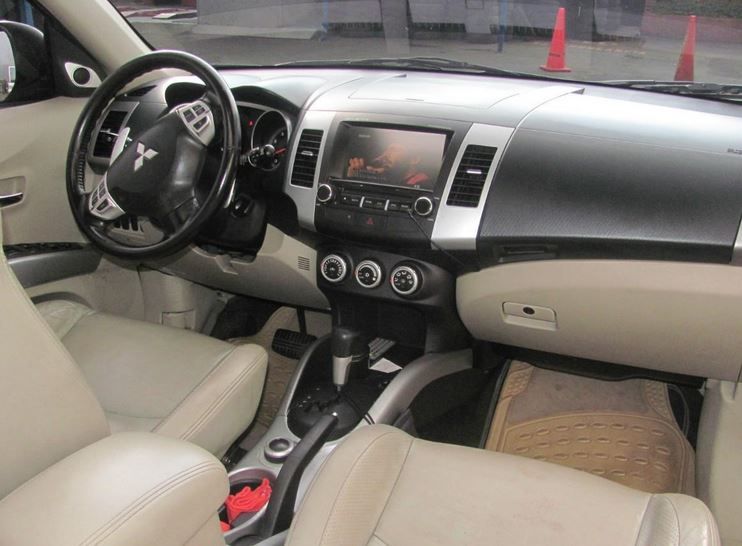 Mitsubishi Outlander • 2009 • 130,000 km 4