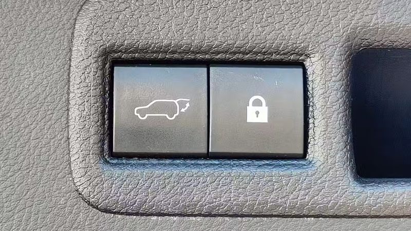 Lexus NX • 2020 • 64,788 km 12