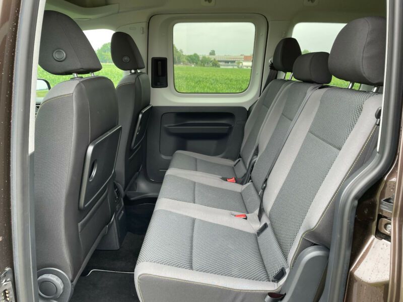 Volkswagen Caddy • 2019 • 94,500 km 10