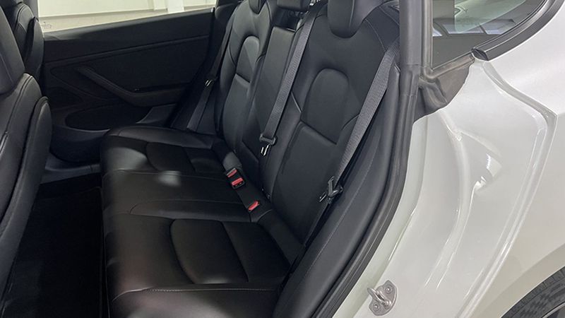 Tesla Model 3 • 2021 • 94,136 km 5