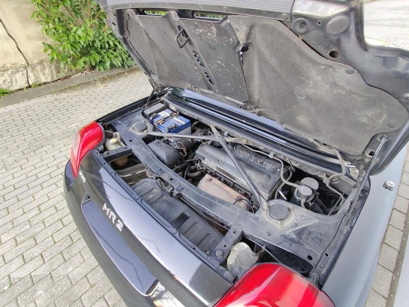 Toyota MR2 • 2000 • 188,000 km 4