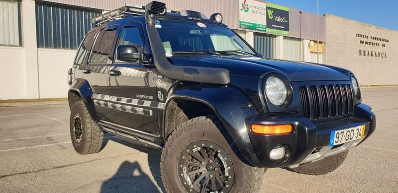 Jeep Cherokee • 2004 • 166,000 km 3