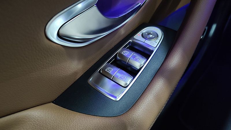 Mercedes-Benz E Coupé • 2017 • 77,725 km 10