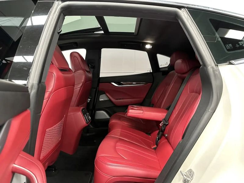 Maserati Levante • 2017 • 128,000 km 4