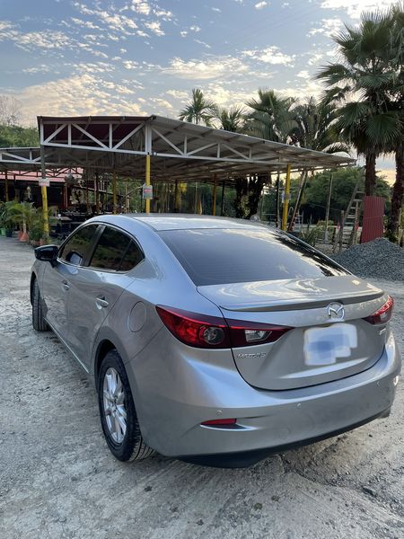 Mazda 3 • 2015 • 136,000 km 3