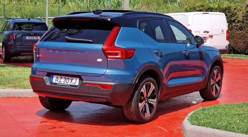 Volvo XC40 • 2023 • 39,700 km 1