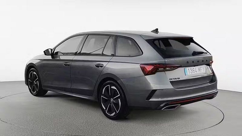 Škoda Octavia • 2023 • 72,167 km 5