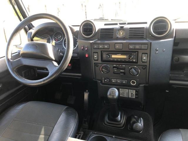 Land Rover Defender • 2008 • 110,000 km 2