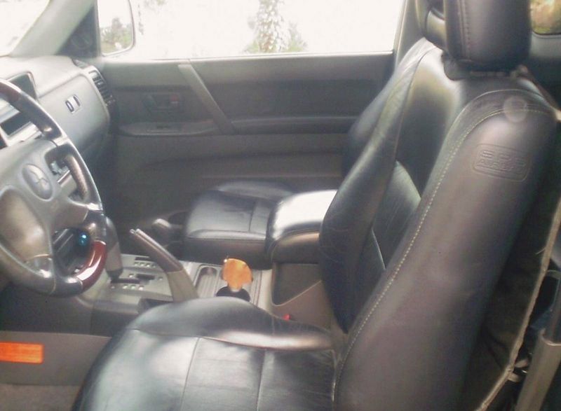 Mitsubishi Pajero • 2000 • 180,000 km 5