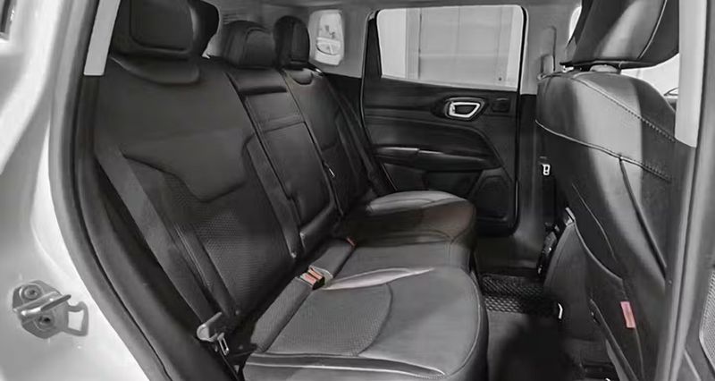 Jeep Compass • 2024 • 14,181 km 10