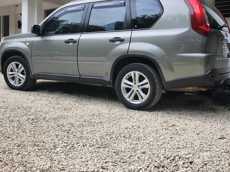 Nissan X-Trail • 2012 • 142,225 km 5