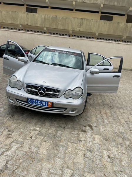Mercedes-Benz C-Class • 2004 • 130,000 km 12