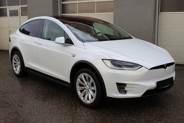 Tesla Model X • 2016 • 142,500 km 2