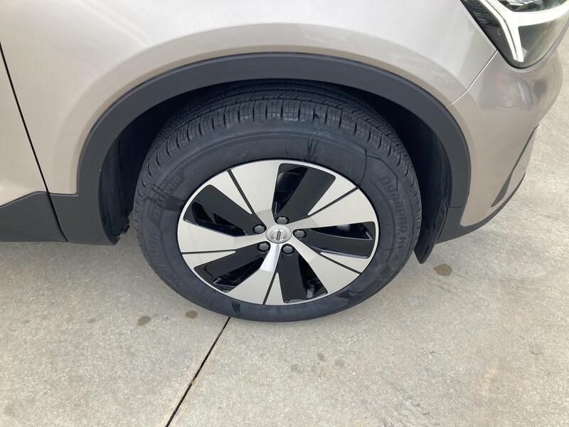 Volvo XC40 • 2024 • 45,624 km 4