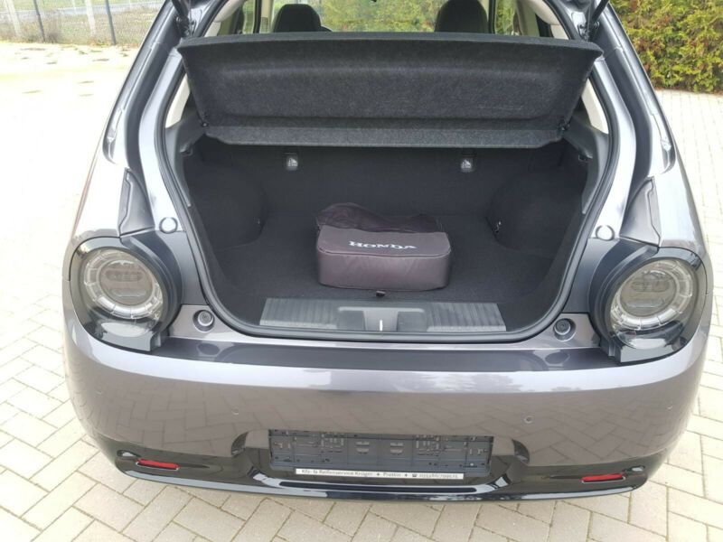 Hyundai Entourage • 2020 • 20,500 km 12