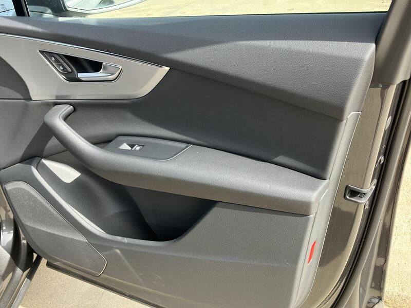 Audi Q7 • 2024 • 12,743 km 25