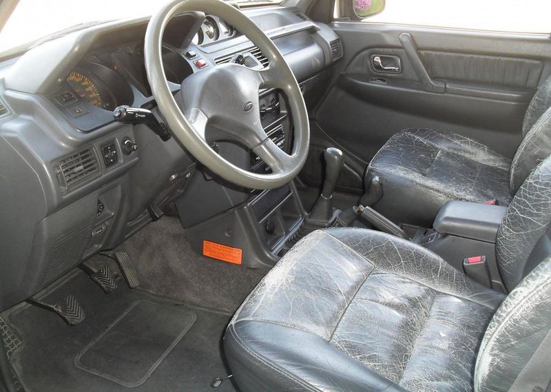 Mitsubishi Pajero • 1994 • 355,000 km 3