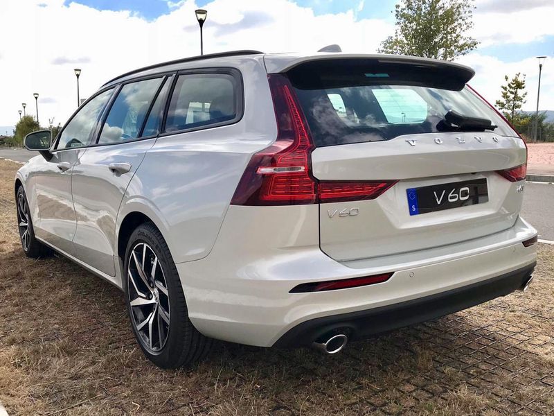Volvo V60 • 2018 • 91,000 km 6