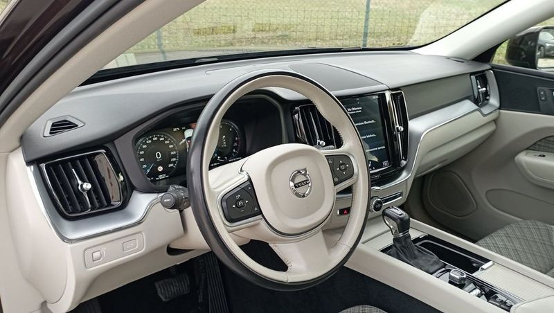 Volvo XC60 • 2019 • 189,000 km 4