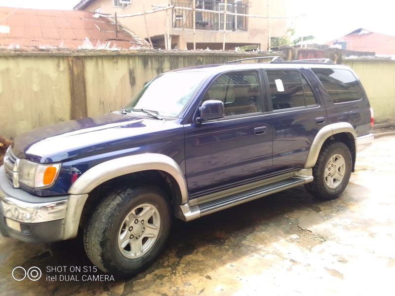 Toyota 4 Runner Limited • 2002 • 145,000 km 2