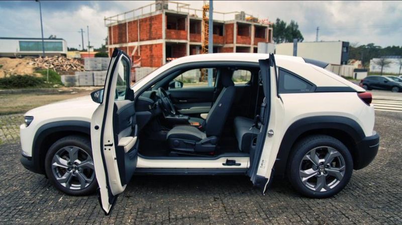 Mazda MX-3 • 2020 • 27,000 km 3