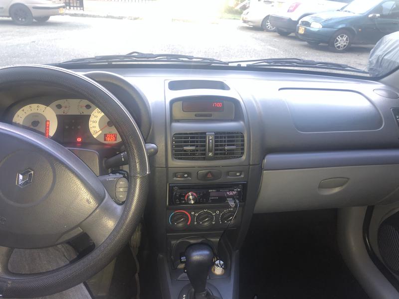 Renault Clio • 2011 • 95,532 km 7