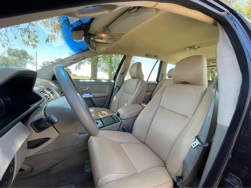 Volvo XC90 • 2004 • 240,000 km 5