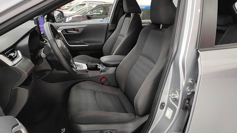 Toyota RAV4 • 2023 • 42,000 km 9