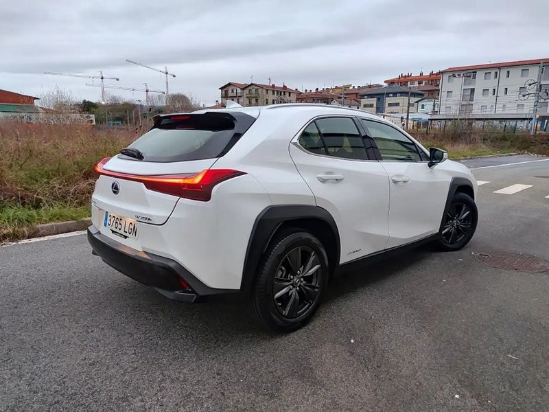 Lexus UX • 2020 • 66,000 km 4
