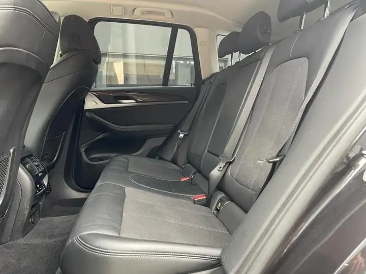 BMW X3 • 2019 • 45,000 km 6
