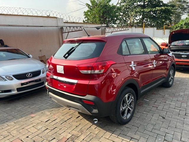 Hyundai Creta • 2021 • 14 km 3