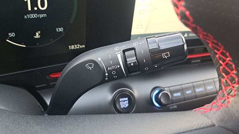 Hyundai Kona • 2023 • 11,832 km 40