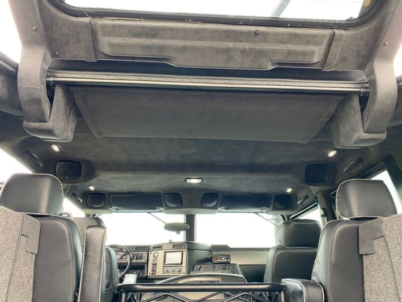 Hummer H1 • 2006 • 108,300 km 9