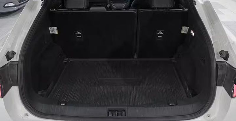 Ford Mustang Mach-E • 2023 • 18,873 km 10