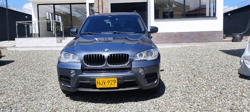 BMW X5 • 2013 • 112,000 km 1