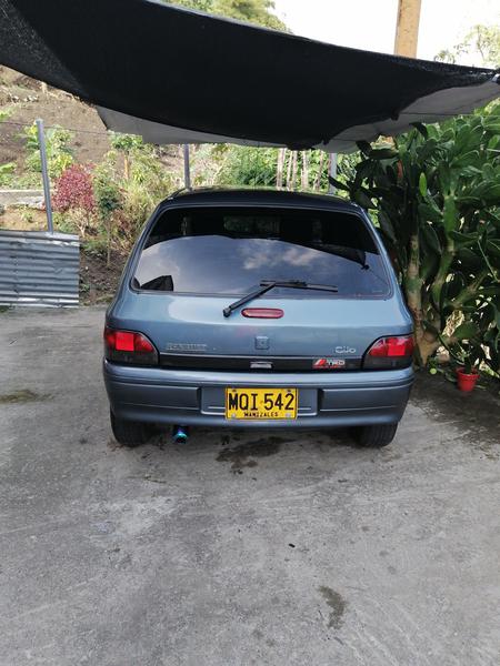 Renault Clio • 2000 • 1,400 km 1