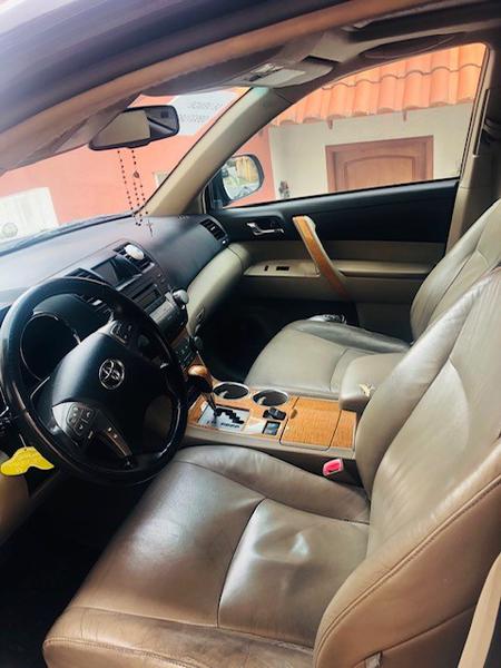 Toyota Highlander • 2010 • 158,000 km 2