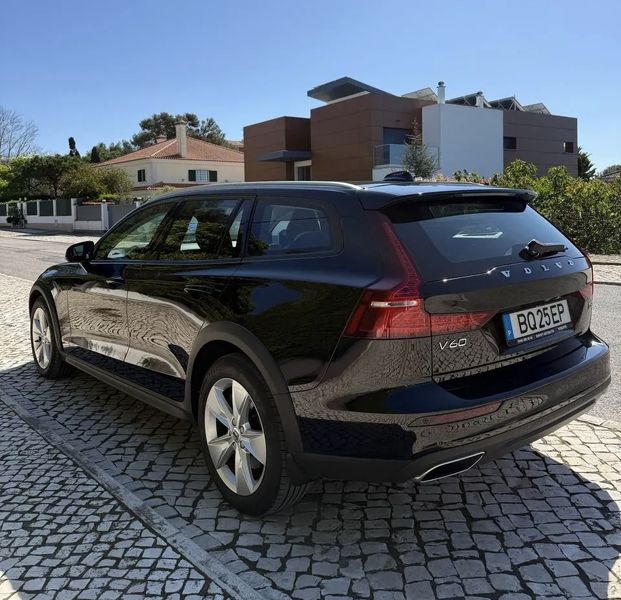 Volvo V60 • 2020 • 61,500 km 4