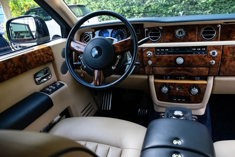 Rolls-Royce Phantom • 2011 • 75,000 km 7