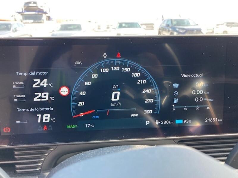 Hyundai Ioniq Electric • 2024 • 20,256 km 11