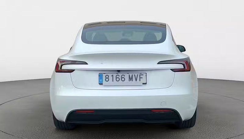 Tesla Model 3 • 2024 • 15,418 km 9