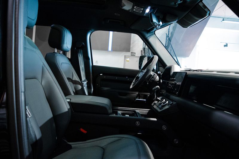 Land Rover Defender • 2024 • 900 km 7