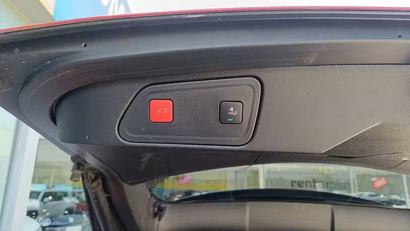 Peugeot 3008 • 2020 • 31,126 km 10