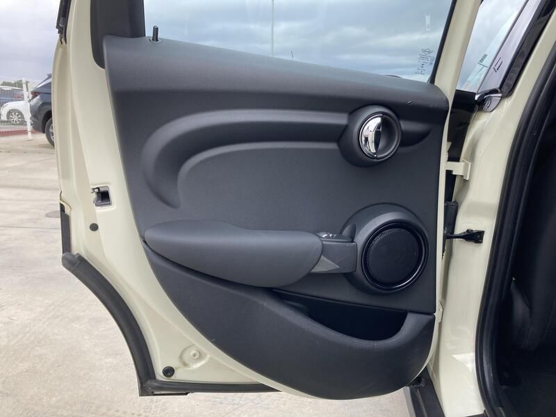 MINI Mini One • 2020 • 44,985 km 14