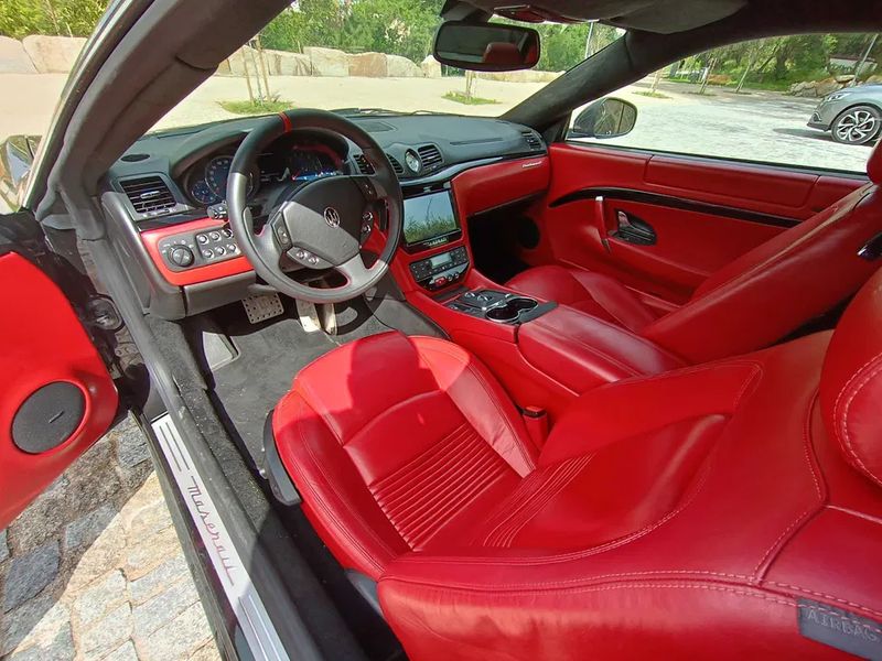 Maserati GranTurismo • 2009 • 92,000 km 8