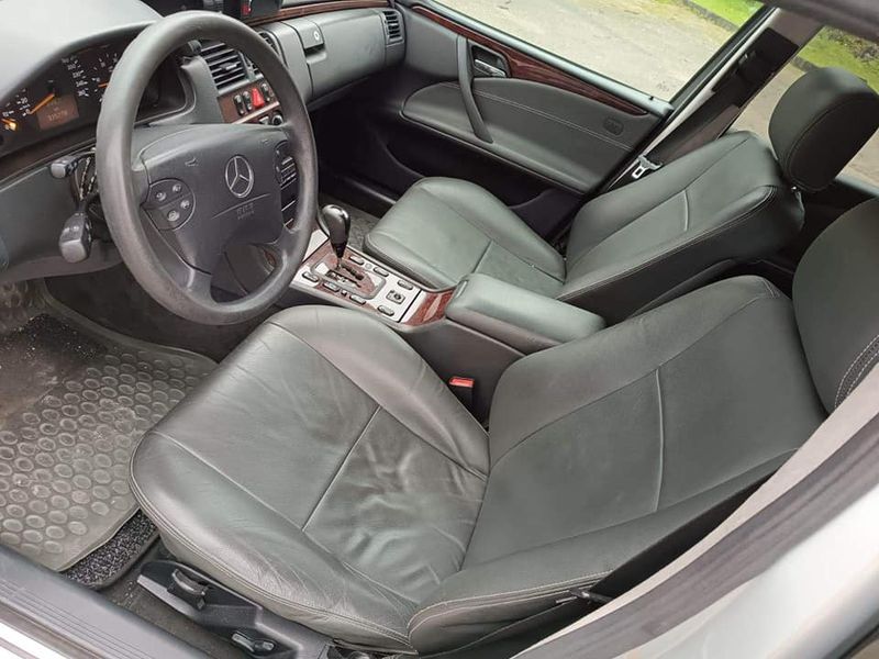 Mercedes-Benz E • 2003 • 230,000 km 2